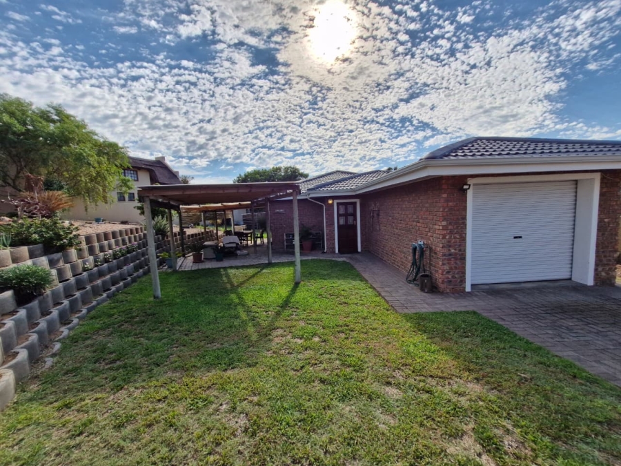 3 Bedroom Property for Sale in Stilbaai Wes Western Cape